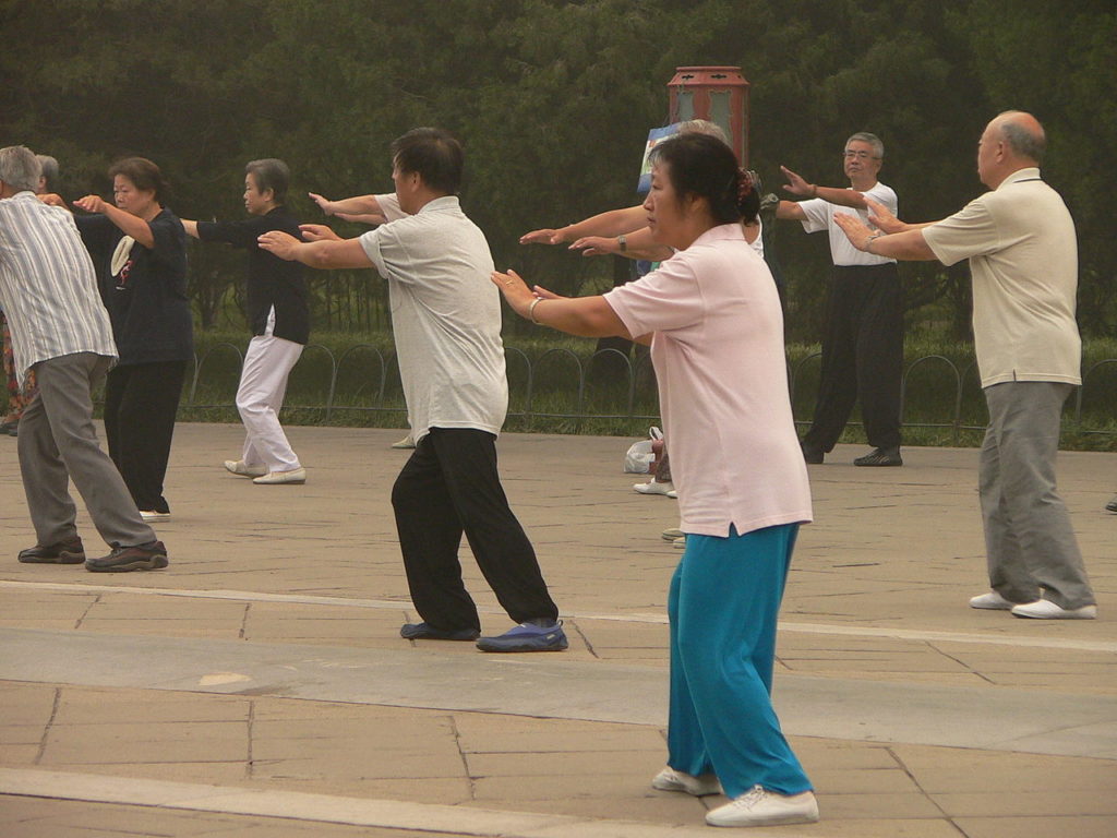 Usefulness of tai-chi to escape from the pain of knee joint conveniently